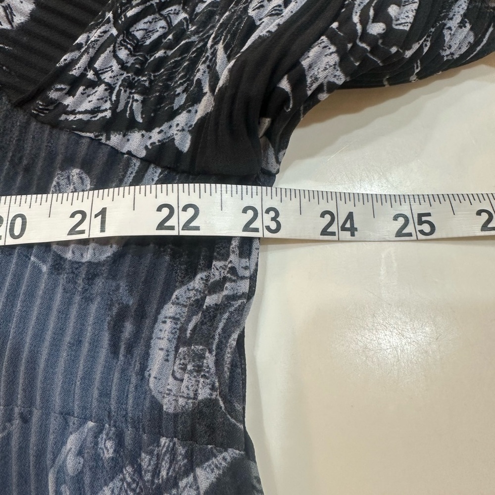 Just My Size Pleated Paisley Grey/Black Split-Neck Tunic Bell Sleeves SZ 1X/16W - Picture 5 of 10